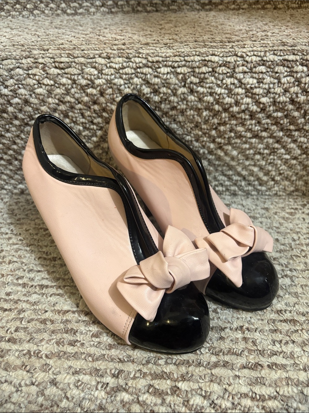 Blush Pink Slip-On Heels with Black Cap Toe and Bow Accent